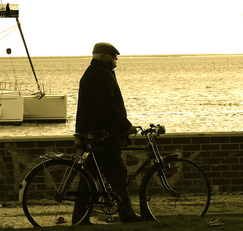 elderly man w. bicycle, pic